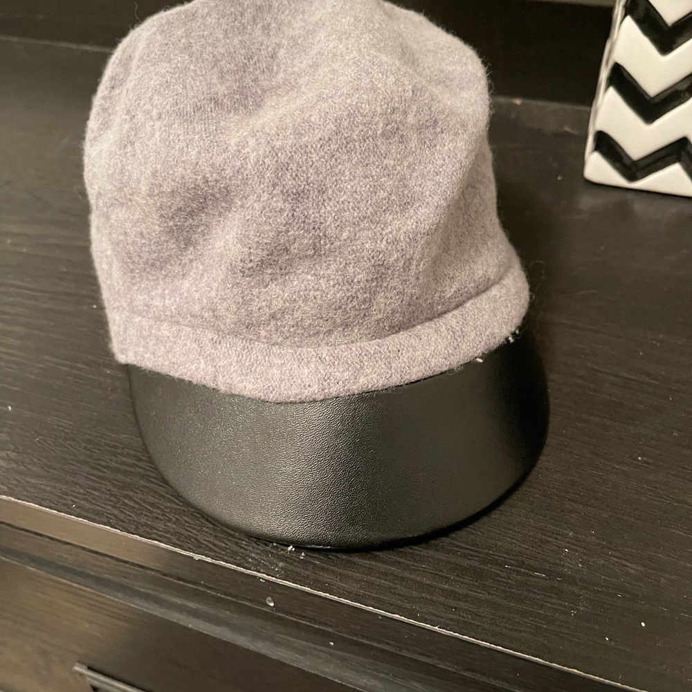 Adorable wool hat. - Picture 2 of 3